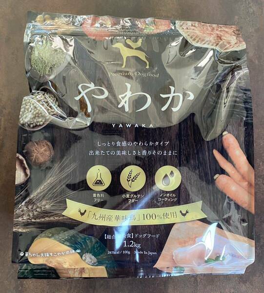 【華ちゃん犬猫すこやか本舗】 やわか 1.2kg (80g×15袋)ドッグフード 国産 半生 チキン 華味鳥 小麦グルテンフリー 