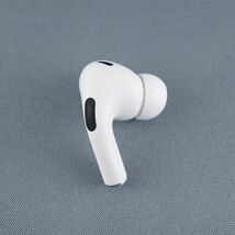 Apple AirPods Pro 第二世代 右イヤホンのみ USED美品 エアーポッズ プロ L 片耳 右耳 A2698 MQD83J/A Lightning 完動品 即日発送 KR V0025_画像2