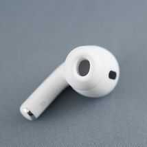 Apple AirPods Pro 第二世代 右イヤホンのみ USED美品 エアーポッズ プロ R 片耳 右耳 A2698 MQD83J/A Lightning 完動品 即日発送 KR V0025_画像4