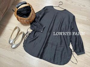 LOWRYS FARM　ローリーズファーム｜ノーカラーサイドリボン2WAYロングシャツ　チャコールグレー　F｜ブラウス　シアー　チュニック