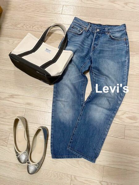 Levi’ｓ　リーバイス｜501　レギュラーストレートジーンズ　薄めブルー　W24｜ボタンフライ　牛革パッチ　デニムパンツ　古着