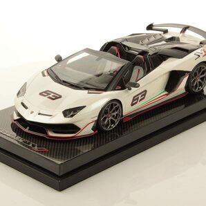 ★世界で 1台！パール白 & 赤の衝撃！待望のカラー！最高級カーボン！ケース未開封！MR 1/18 Aventador SVJ 63 Roadster イタリア線 63ロゴ