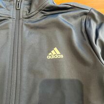 新品タグ付き　ジュニア　adidas アディダス 上下セット ジャージ グレージュ　サイズ150cm_画像2