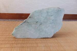 * jade *.. raw ore 694g thread fish river decoration stone .. stone *
