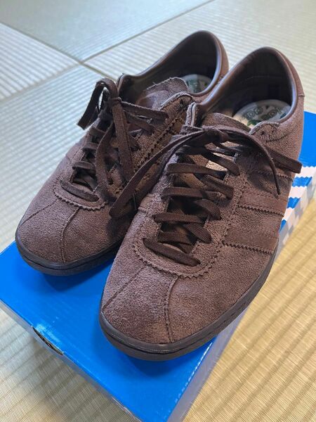 adidas TOBACCO GRUEN 26 ダークブラウン　GX6941 