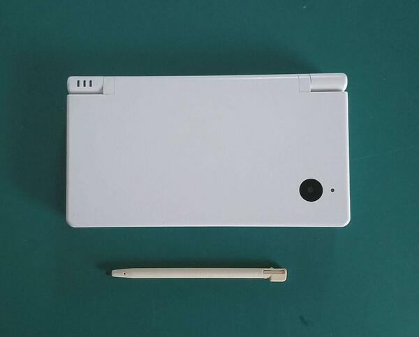 【中古・美品】ニンテンドーDSi White 本体のみ B24 2066