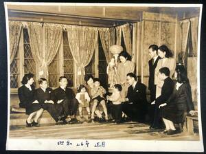 昭和天皇御一家を囲む皇族の方の集合写真（昭和26年/1951年/レトロ/JUNK）