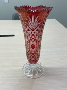 *540 cristal d*arques crystal daruk cut . vase glasswork approximately 27cm France made red 