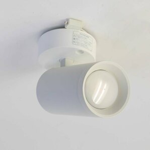 2022年製 コイズミ LEDスポットライト ホワイト 電球色 天井直付 調光対応 AS51464★830v11の画像1