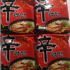 辛ラーメン　４袋セット　韓国　インスタント麺　NONGSHIM 激辛　辛旨　クーポン消化