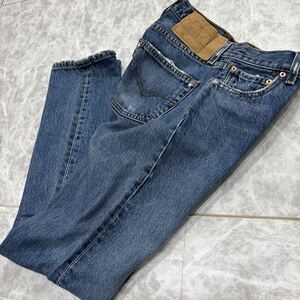 U ＊ 米国製 '希少 90's ビンテージ' LEVI’S リーバイス 501 ストレート デニムパンツ / ジーンズ W26 L32 レディース 98年製 釦裏553