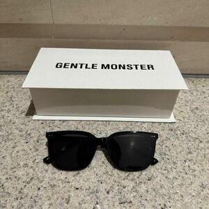 Gentle Monster ジェントルモンスター HEIZER ヘイザー サングラス メガネ 韓国 KPOP 黒 ブラック