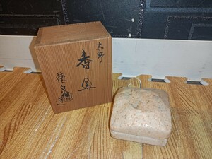 nn0202 155 ★美品★ 志野 香合 徳泉造 中古 現状品 茶道具 茶道 香道具 工芸品 伝統芸能 陶器 落款 共箱付き 