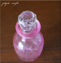 ガラス の 香水瓶 エルサスタンド ピンク アンティーク調 小瓶 パタミン 小物入れ ガラス瓶 オブジェ ディスプレイ 店舗什器_画像2
