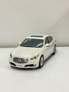 KYOSHO◆ミニカー/WHT/SAMURAI 1 18 Nissan CIMA Hybrid White