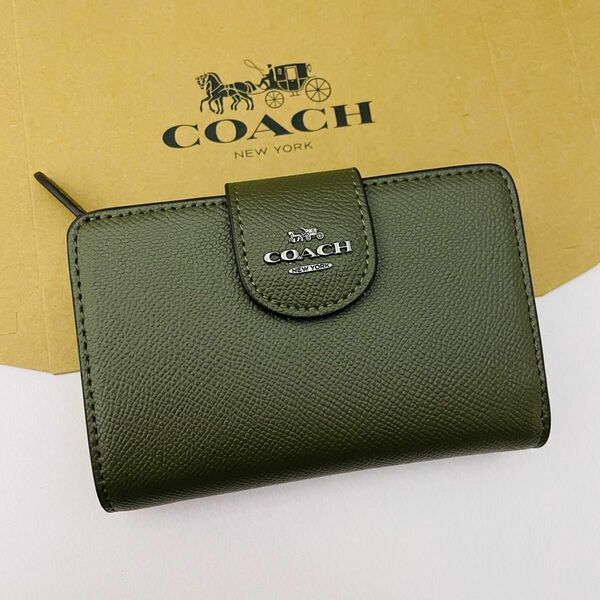 Coachコーチレディース　二つ折り財布　新品　モスグリーンカラー　　　人気色！