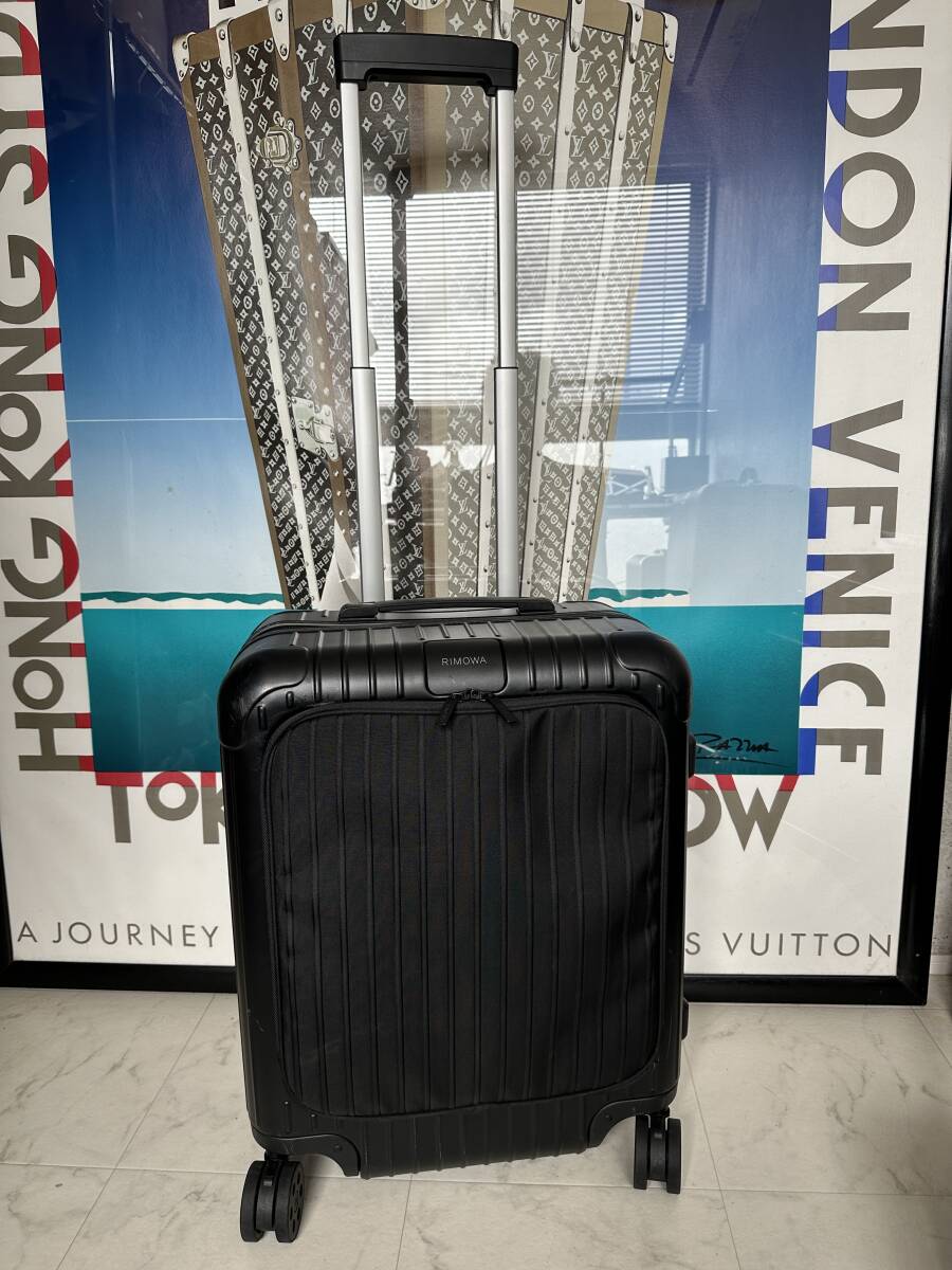 【即決/即納】!現行モデル! RIMOWA リモワ エッセンシャルスリーブ キャビンプラス 4輪 スーツケース マルチホイール TSAロック 842.56