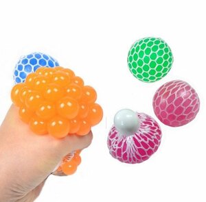 【vaps_3】とびだす! グレープボール スクイーズ 5cm カラーランダム ぶどう メッシュ スクイーズ ボール MESH SQUISH BALL 送込