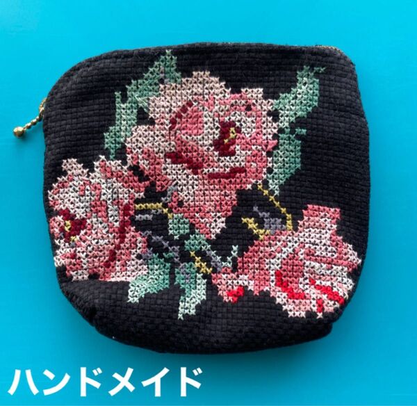 ハンドメイド ポーチ 小物入れ 小銭入れ メイクポーチ 手刺繍 バラ 裏地付き 黒 花柄 ブラック フラワー