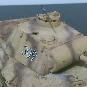 タミヤ 1/35 ドイツ パンサーA型中戦車 塗装済み 完成品 戦車兵、歩兵付きの画像5