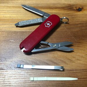 VICTORINOX ビクトリノックス クラシック　レッド　スモール マルチツール　