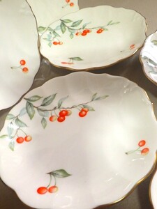 ★未使用　NARUMI　サクランボのかわいい小皿　６枚セット　金の縁取りもきれい　鳴海製陶　