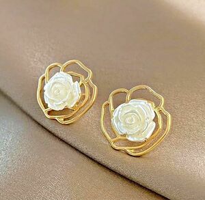 ピアス　薔薇　バラ　フラワー花 かわいい　結婚式　ブライダル　韓国　アクセサリー ゴールド系