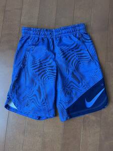 中古美品 120サイズ NIKE ショートパンツ ナイキ