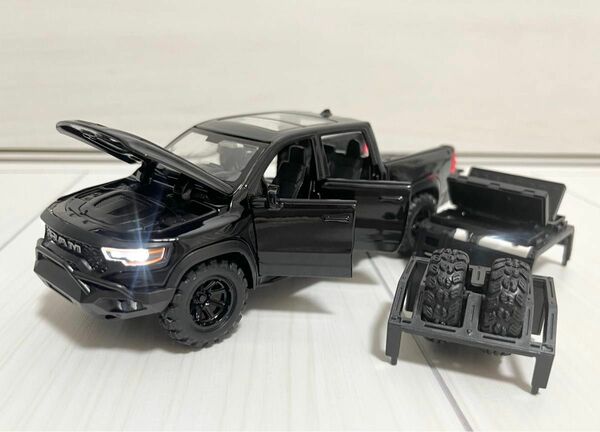 《新品》1:32 DODGE RAM ミニカー