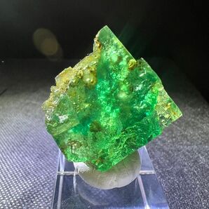 ヤオガンシャン　鮮やかなグリーンフローライト フローライト 蛍石 鉱物 鉱物標本 天然石