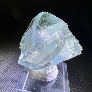 ヤオガンシャン　水晶共生　ライトブルーフローライト 原石 標本 鉱物 クォーツ 水晶 フローライト 蛍石