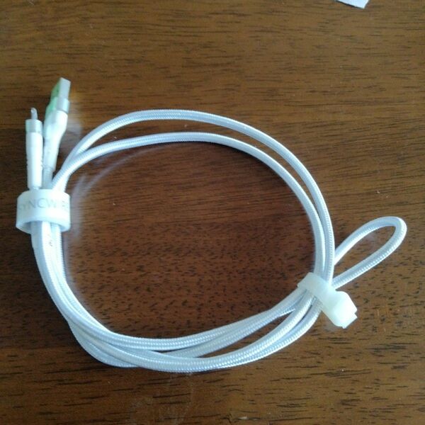 iPhone　USB 1.2m SYNCWIRE