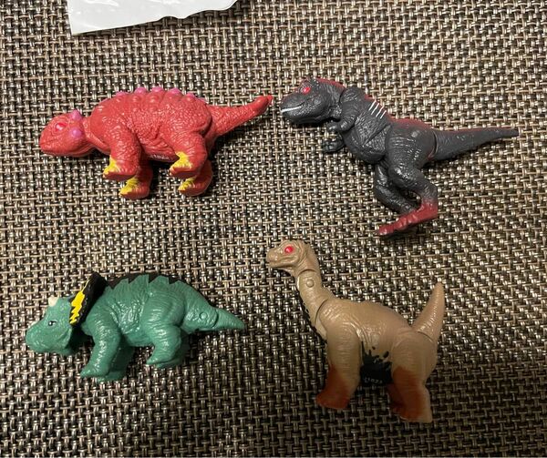アニアキングダム アニアのたまご 4種類　アニア　恐竜