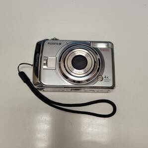 【B-13735】1円スタート FUJIFILM フジフィルム FinePix A900 デジタルカメラ デジカメ シルバー色 中古品 通電確認のみ済の画像1