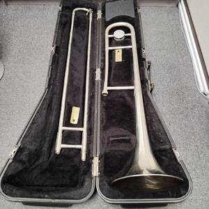 [B-14007]1 jpy start CONN corn DIRECTOR tenor trombone 18H wind instruments hard case attaching secondhand goods USA