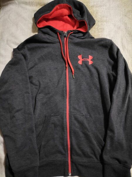 UNDER ARMOR アンダーアーマー ビッグロゴ パーカー