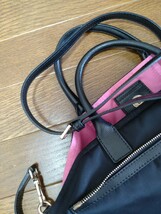 ●FURLA　フルラ　軽いナイロン　ショルダーバック　ブラック＆ピンク　取り外してクラッチバックにも　旅行にピッタリ　斜めがけ_画像9