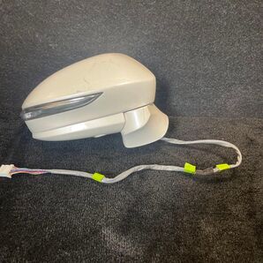 送料無料トヨタ サイドミラー 右 クラウン DAA-AWS210 AWS210 GRS210 GRS211 2013