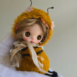 ＊miumoe＊①カスタムプチブライス　HoneyBee♪。ミツバチ。。　PetitBlythe　プチブライス　カスタムブライス