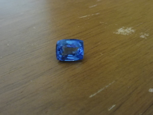  corn flower blue labo-grown sapphire approximately 8ct Roo sling . pendant .!