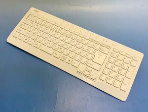 富士通 FUJITSU ワイヤレスキーボード Y-R0025-O ホワイト 美品 可動品 電池付 60サイズ発送