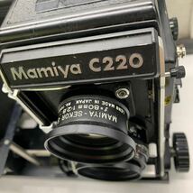 6-4-81■ MAMIYA C-220 SEKOR S 80mm f2.8 マミヤ 二眼レフ 2台接続 ツイン 専用ボックス入 フィルムACROS 6箱 付属品 動作未確認 現状品_画像5