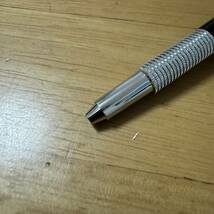 新品 廃盤 MITSUBISHI 三菱鉛筆 Uni ユニ Hi-uni ハイユニホルダー 芯ホルダー 2.0mm シャーペン F ドロップ式 製図 ケース付 昭和レトロ_画像3