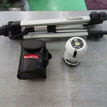 【ジャンク品】 【未校正】MAKITA　マキタ　SK11　さげふり・ろく　レーザー墨出器　三脚付き_画像1