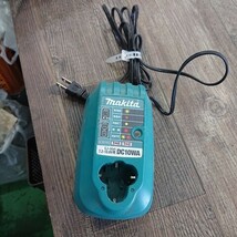 【中古現状品】MAKITA　マキタ　CL102D　10.8V　充電式クリーナー　バッテリー×1　充電器　付属_画像3