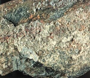 外国産鉱物　結晶水が98もある特殊希産種！　スラヴィク石　オーストリア