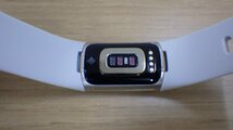 K296-52960 展示デモ使用品 fitbit Charge 5 健康管理トラッカー FB421GLWT-FRCJK ルナホワイト／ソフトゴールド ステンレススチール_画像8