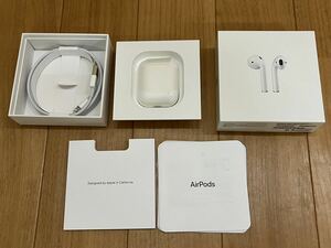 美品　Apple 第2世代　AirPods with Charging Case　アップル　エアポッズ　MV7N2J/A 動作確認済み　ケーブル新品　