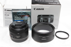美品　Canon EF50mm F1.8 STM 純正フード　単焦点レンズ