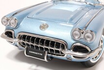 オートアート 1/18 ミニカー シボレー コルベット 1958 シルバー・ブルー AUTOart Chevrolet Corvette C1_画像3